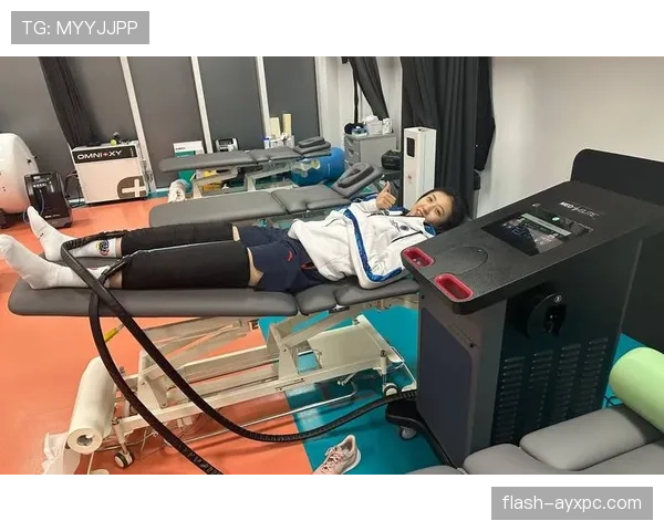 丁霞训练完直接拎爱马仕去吃火锅？